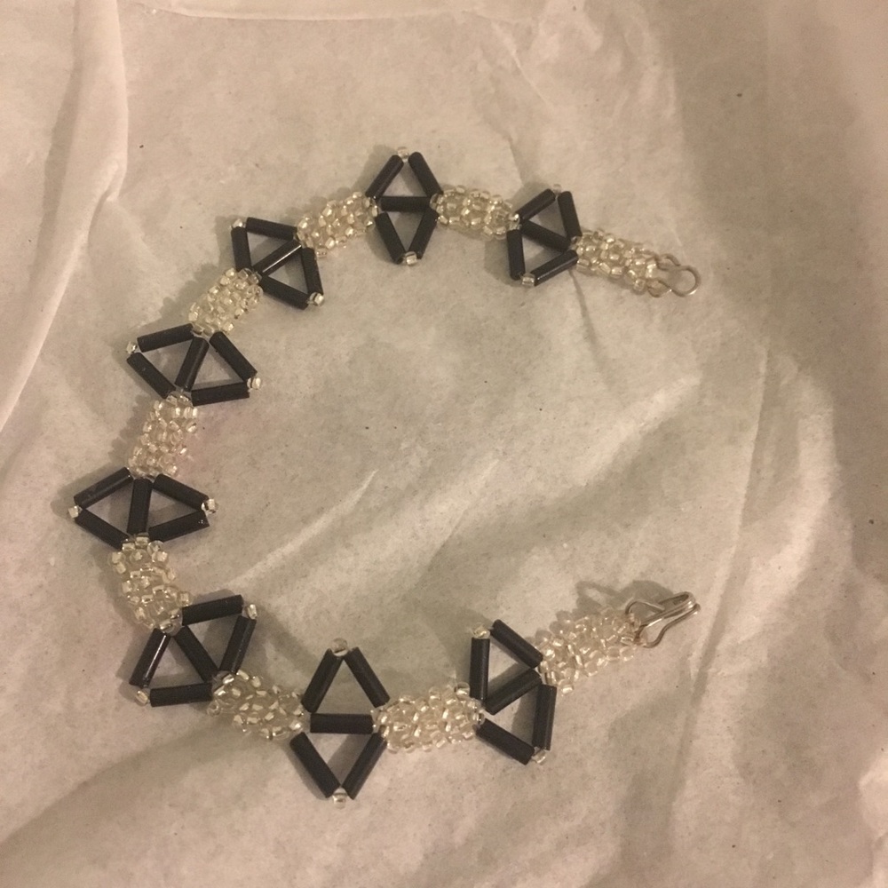 Beaded bracelet with hook and eye